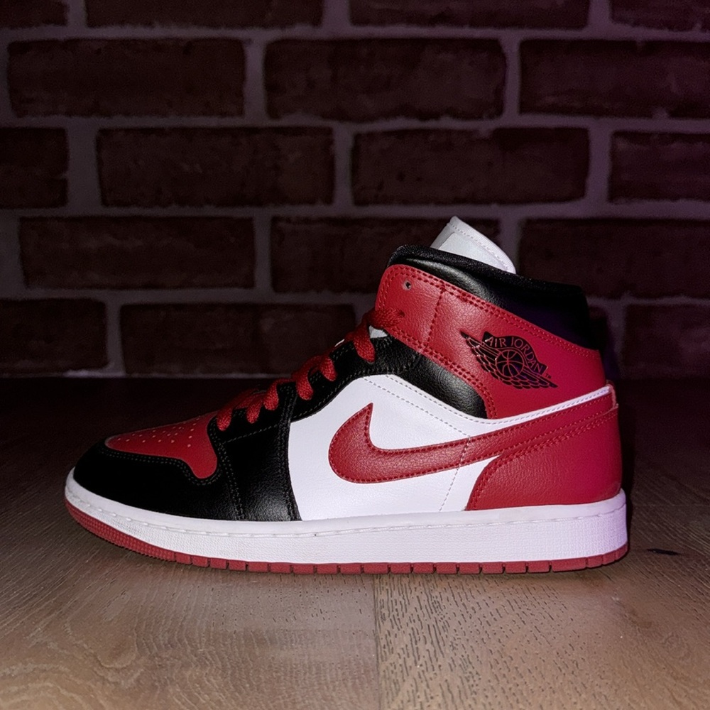 Air Jordan 1 Black Gym Red